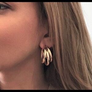 HOOP EARRINGS‎